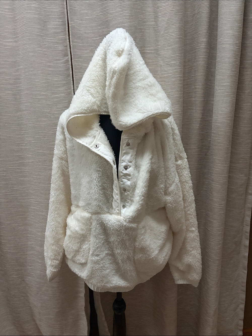 Eddie Bauer Cozy Plush Hooded Pullover Jacket in White - Women